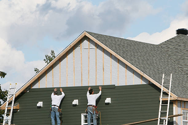 Professional Siding technician working in Spring Grove, VA